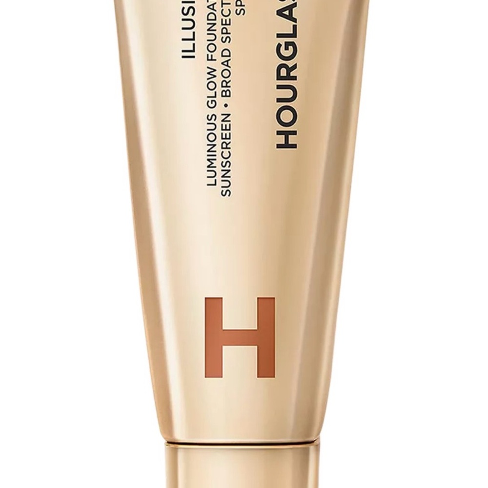 Hourglass Illusion Foundation